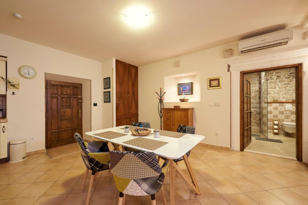 Apartment Capo Residence - Old Town - Parking Trogir Exterior foto
